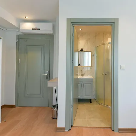 לינה וארוחת בוקר Rise 3*